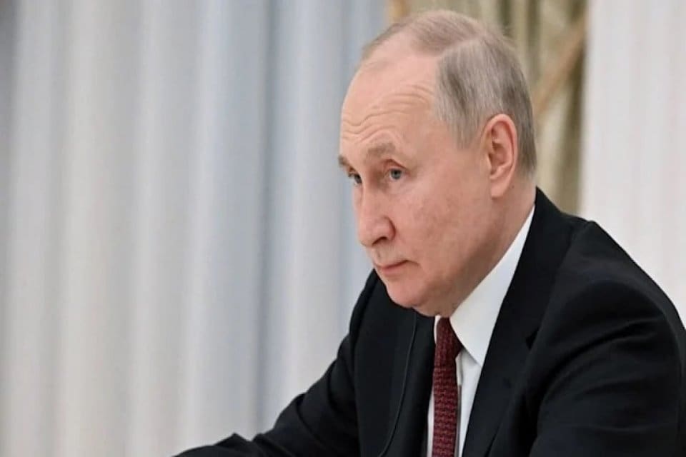 Rusya lideri Putin, Ukrayna&rsquo;nın Herson ve Luhansk b&ouml;lgelerini ziyaret etti.