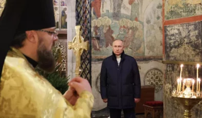 Putin, tek başına Noel ayinine katıldı