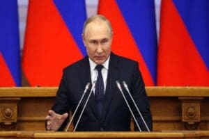 Rusya Devlet Başkanı Putin'in &uuml;lke y&ouml;netimini başbakana devrederek Ukrayna'daki g&uuml;nl&uuml;k