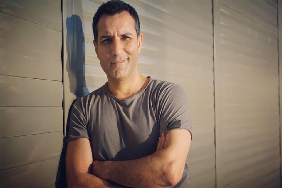 Rafet el Roman, hayranına “Sesin kötü” deyince, kızın sevgilisi tarafından