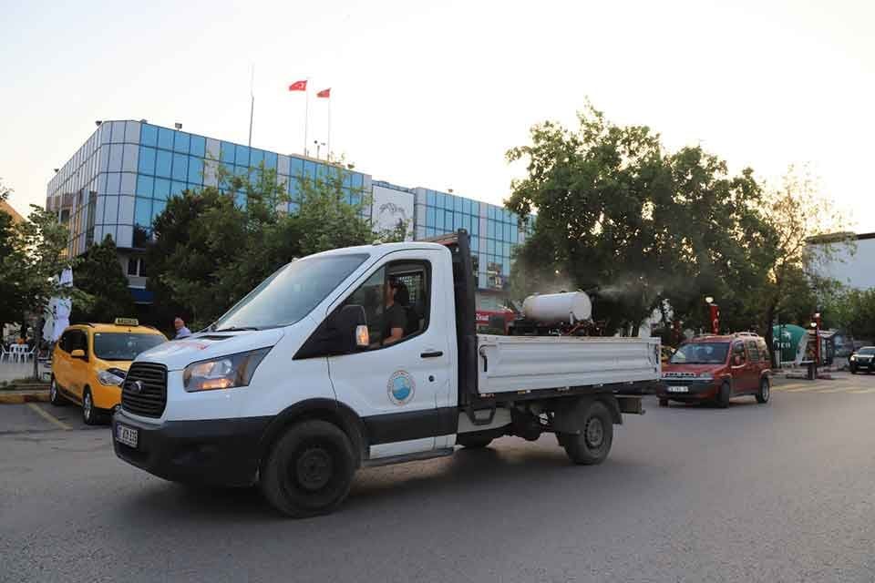 İzmir Menderes il&ccedil;esinde, yaz aylarının yaklaşmasıyla ortaya &ccedil;ıkan sinek ve
