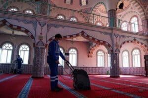 İzmir B&uuml;y&uuml;kşehir Belediyesi sosyal sorumluluk &ccedil;alışmaları kapsamında İzmir&rsquo;in ibadethanelerindeki &ccedil;alışmalarını