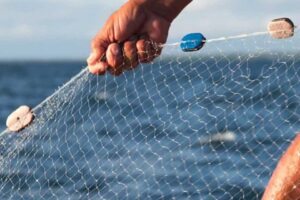 Muğla'nın Bodrum il&ccedil;esinde balık&ccedil;ıların ağına, 200 kilogram ağırlığında demir par&ccedil;ası