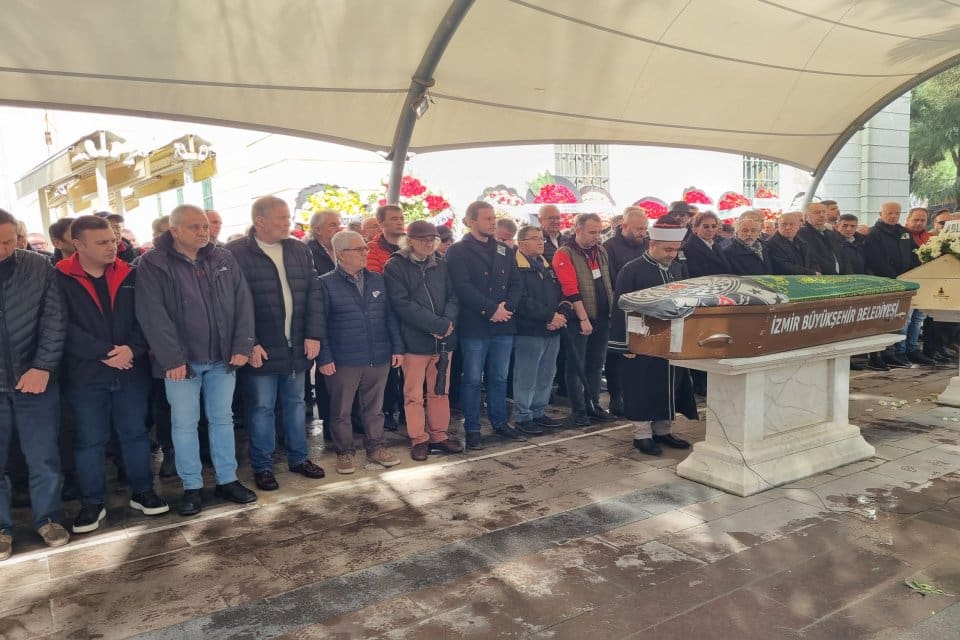 İzmir'in spor medyasının sevilen ismi Recep Doğan, bug&uuml;n son yolculuğuna