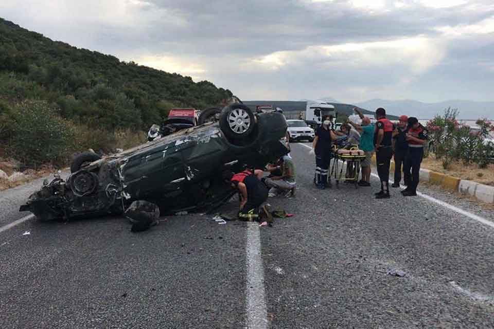 AYDIN’ın Didim ilçesinde, sürücüsünün kontrolünden çıkan otomobilin refüje çarpıp takla