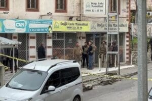 Batman&rsquo;da halı işletmeciliği yapan esnaf, ka&ccedil;ak kontrol&uuml; i&ccedil;in d&uuml;kkanına gelen