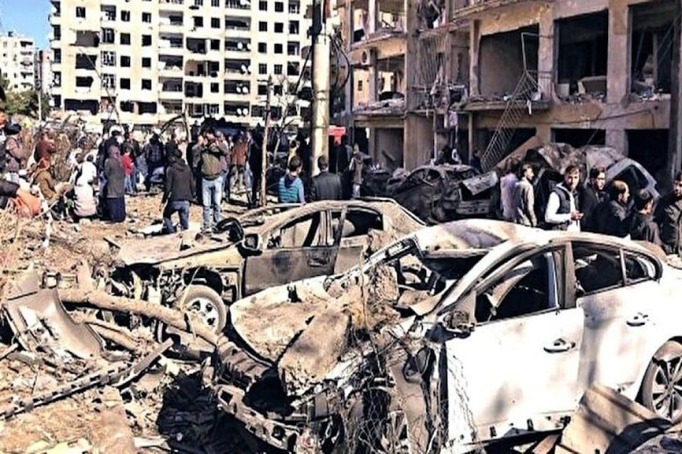 Diyarbakır&rsquo;da Emniyet M&uuml;d&uuml;rl&uuml;ğ&uuml; binasına bomba y&uuml;kl&uuml; ara&ccedil;la d&uuml;zenlenen ve aralarında