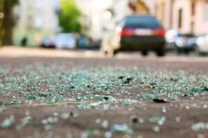 İZMİR&rsquo;in Bornova il&ccedil;esinde, 3 aracın karıştığı kazada ağır yaralanan gıda