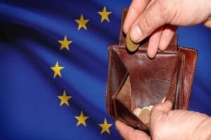 Bloomberg&rsquo;in ger&ccedil;ekleştirdiği ankete g&ouml;re Avrupa&rsquo;nın resesyona girme ihtimali y&uuml;zde 60