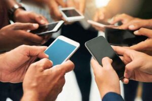 Cep telefonu alımlarında kredi ve taksit sınırı yeniden belirlendi. Ticaret