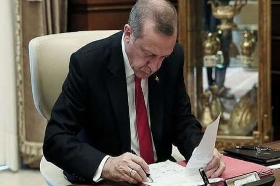 Resmi Gazete'de yayımlanan Cumhurbaşkanlığı kararıyla T&uuml;rkiye İstatistik Kurumu'nda (T&Uuml;İK) iki