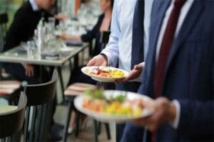 Ocak ayı itibariyle maaşına y&uuml;zde 30 zam yapılan memurun &ouml;ğlen