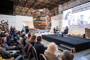 Ressam Ahmet G&uuml;neştekin İzmir&rsquo;de Yaşar Kemal&rsquo;in g&ouml;&ccedil; edebiyatını anlattı. K&uuml;lt&uuml;rpark