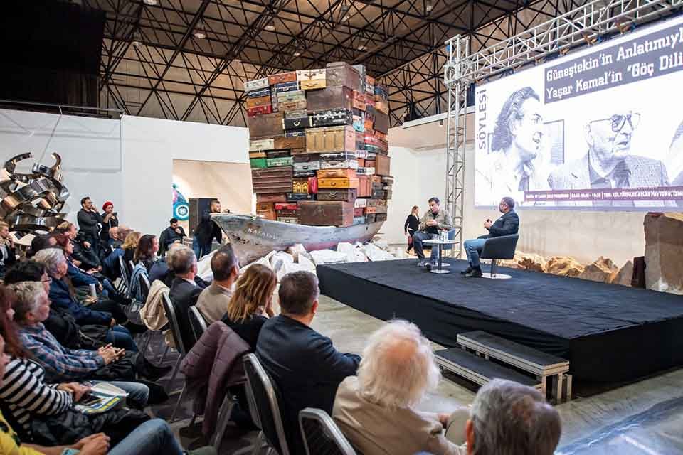 Ressam Ahmet G&uuml;neştekin İzmir&rsquo;de Yaşar Kemal&rsquo;in g&ouml;&ccedil; edebiyatını anlattı. K&uuml;lt&uuml;rpark