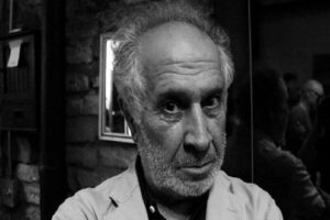 Komet adıyla bilinen ressam ve şair G&uuml;rkan Coşkun, kanser nedeniyle