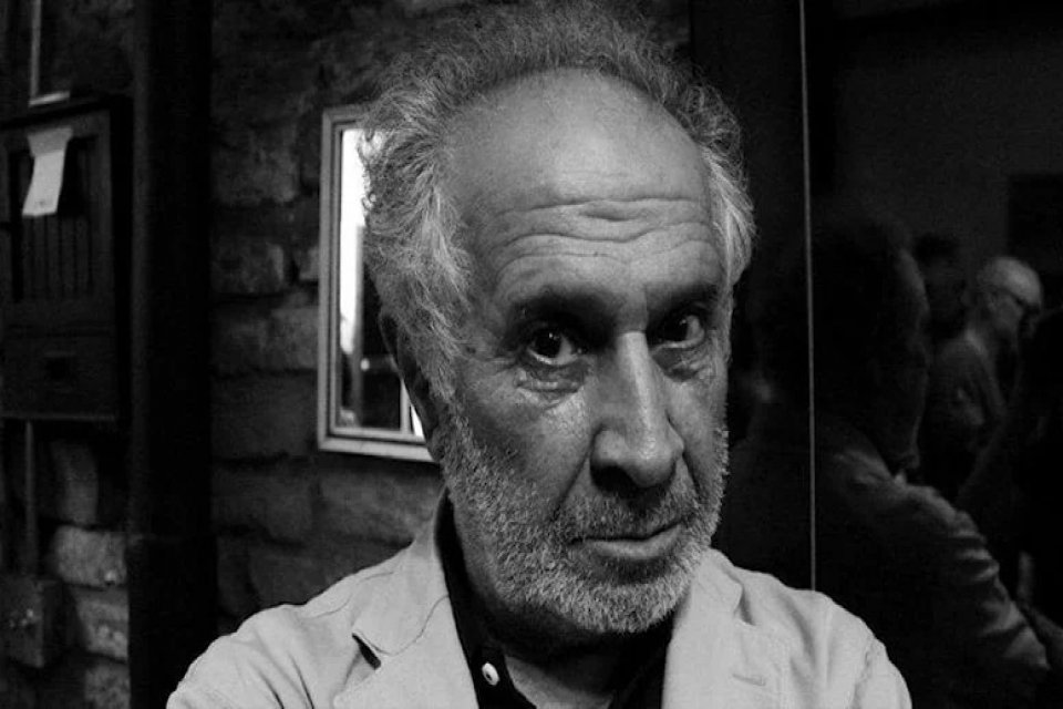 Komet adıyla bilinen ressam ve şair G&uuml;rkan Coşkun, kanser nedeniyle