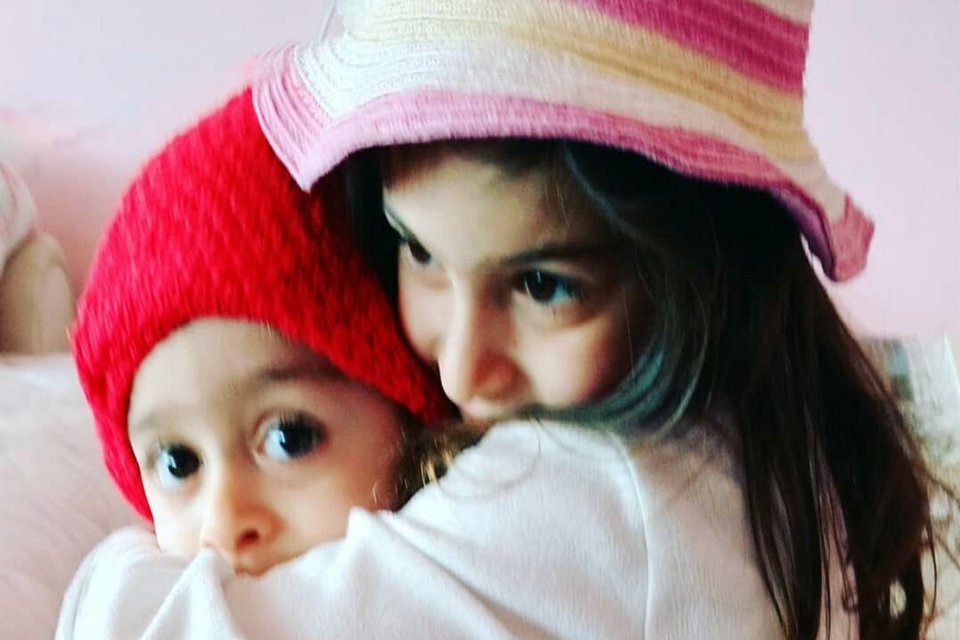 İZMİR'de restoranda yemek yedikten sonra rahatsızlanan &ccedil;ocuklarından Ece Elisa Mercankaya'yı