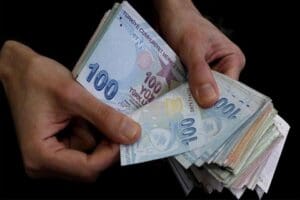 H&uuml;k&uuml;met asgari &uuml;cret artışı, enflasyondan daha &ccedil;ok etkilenen dar gelirlilerin
