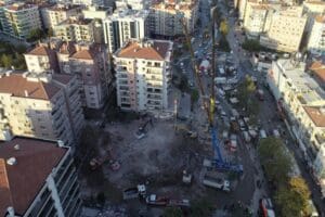 İZMİR'in Seferihisar il&ccedil;esi a&ccedil;ıklarında meydana gelen 6.6 b&uuml;y&uuml;kl&uuml;ğ&uuml;ndeki depremde 36