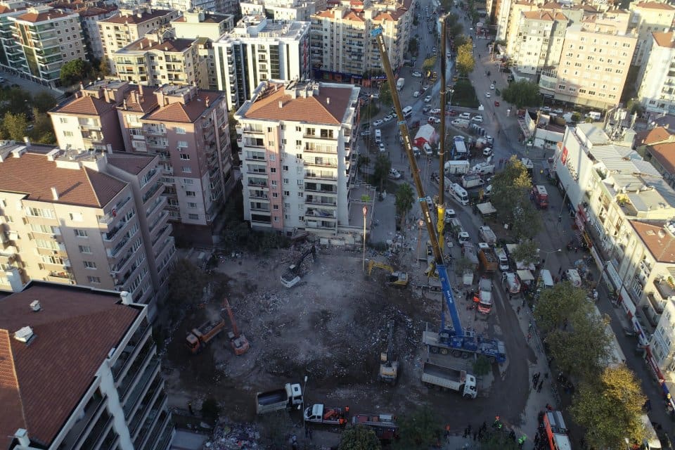İZMİR'in Seferihisar il&ccedil;esi a&ccedil;ıklarında meydana gelen 6.6 b&uuml;y&uuml;kl&uuml;ğ&uuml;ndeki depremde 36