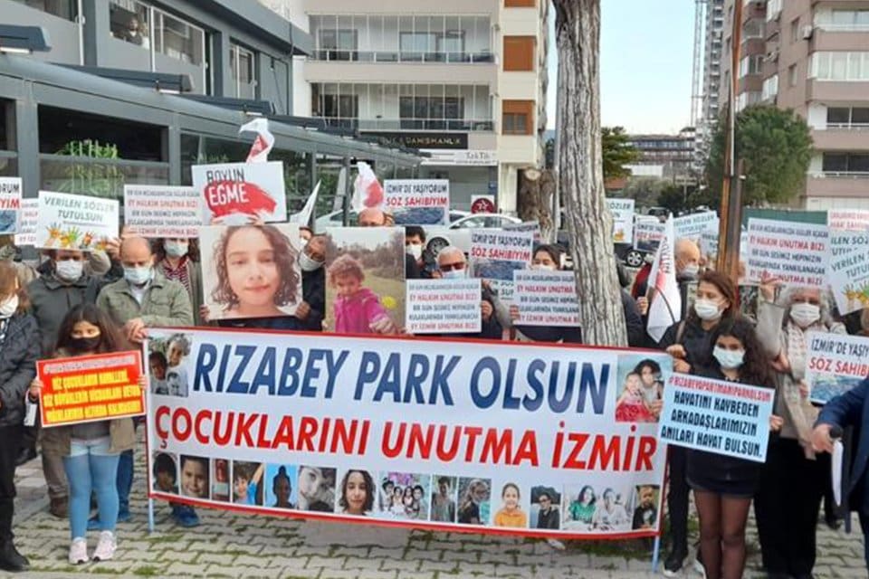 İzmir depreminde 38 kişinin yaşamını yitirdiği Rıza Bey Apartmanının bulunduğu