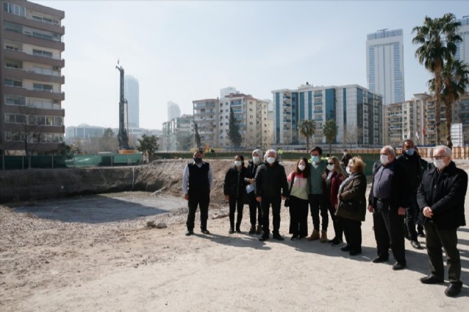 İzmir'de 30 Ekim 2020'de meydana gelen depremde yıkılan Rıza Bey