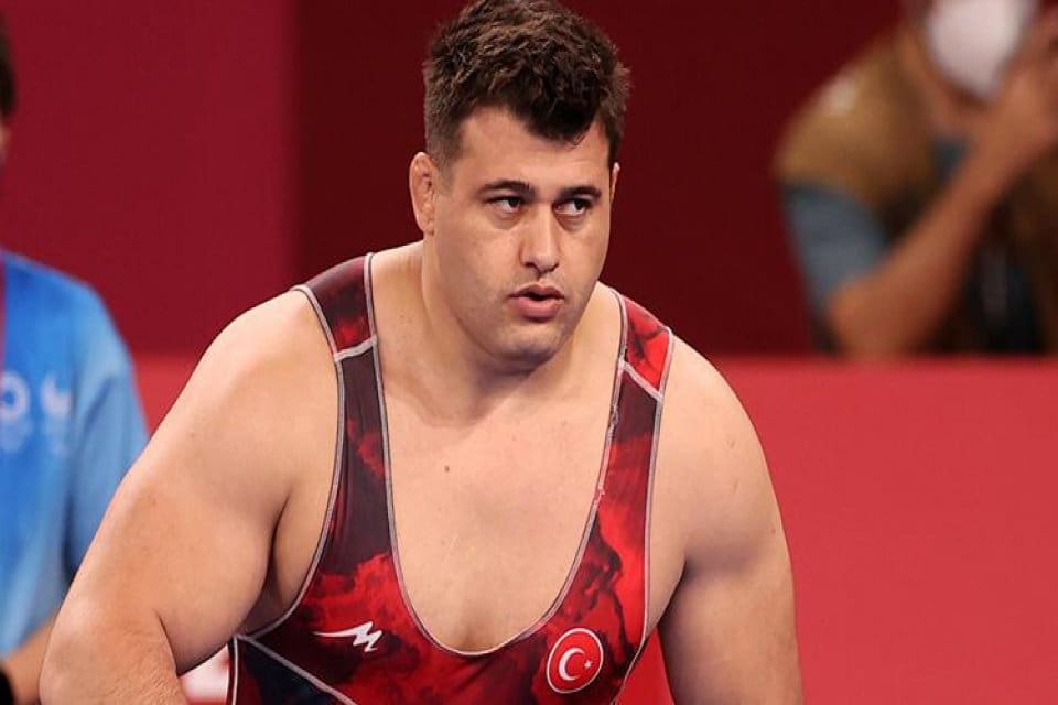 Milli g&uuml;reş&ccedil;i Rıza Kayaalp, grekoromen stil 130 kiloda İranlı Amin