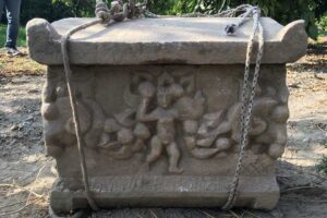 İzmir'in Sel&ccedil;uk il&ccedil;esinde, jandarma ekiplerince yapılan operasyonda, M.&Ouml;. 3'&uuml;nc&uuml; y&uuml;zyıldan