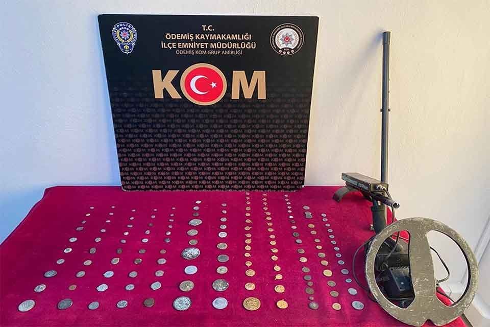İZMİR'in &Ouml;demiş il&ccedil;esinde, polisin d&uuml;zenlediği operasyonda Roma ve Bizans d&ouml;nemine