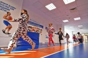 İzmir B&uuml;y&uuml;kşehir Belediyesi, Cumhuriyet Halk Partisi'nin "Roman Eylem Planı" &ccedil;er&ccedil;evesinde