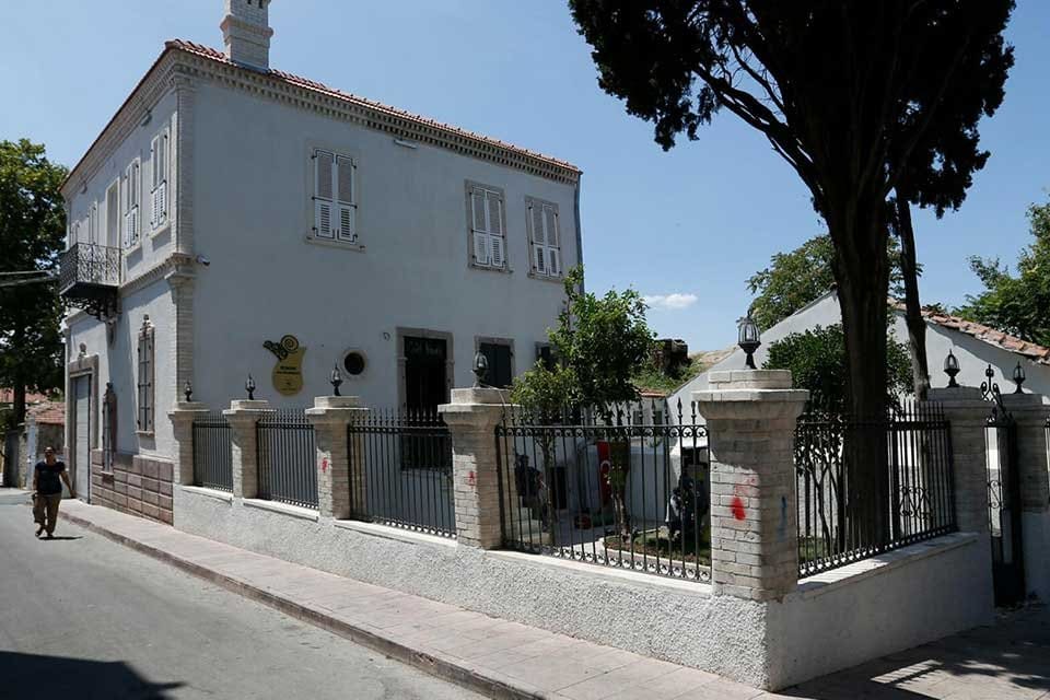 İzmir'de Konak Belediyesi, 8 Nisan D&uuml;nya Romanlar G&uuml;n&uuml;'nde hizmete a&ccedil;tığı