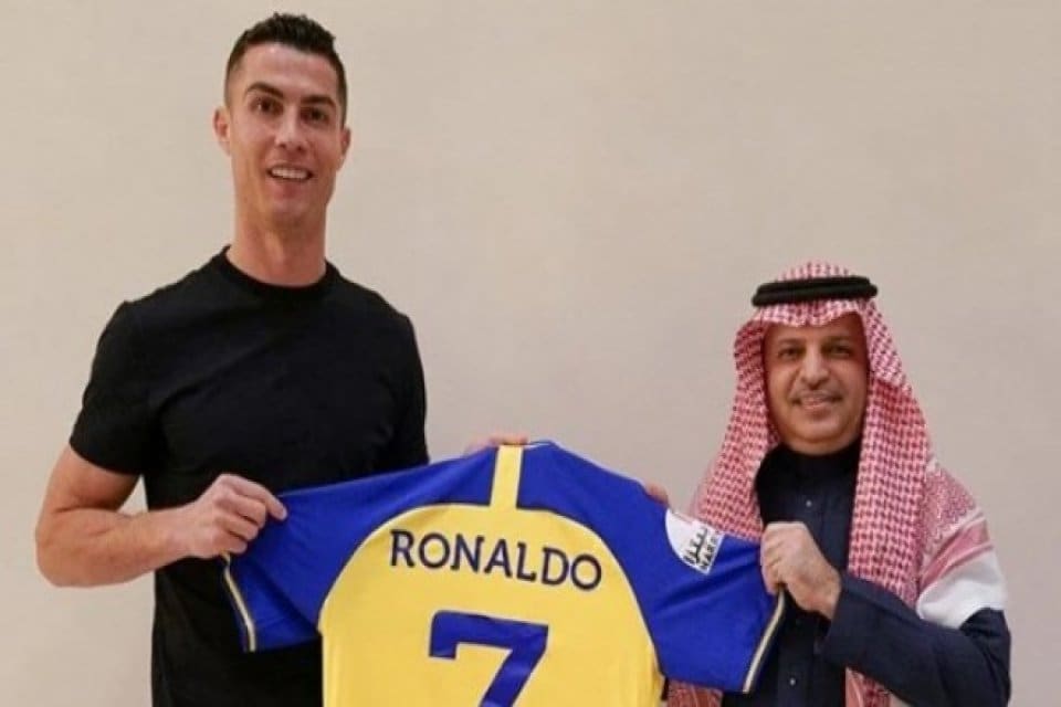 D&uuml;nyaca &uuml;nl&uuml; futbolcu Cristiano Ronaldo, Suudi Arabistan takımı Al Nassr'a
