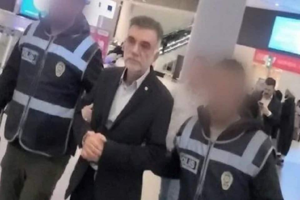 Hatay'da depremde yıkılan R&ouml;nesans Rezidans'ın m&uuml;teahhidi Mehmet Yaşar Coşkun, &ccedil;ıkarıldığı
