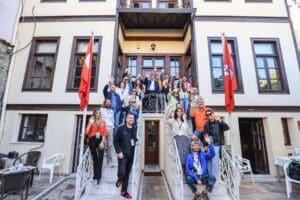 Konak Belediyesi&rsquo;nin il&ccedil;enin tarihi ve k&uuml;lt&uuml;rel değerlerini tanıtarak kent turizmini