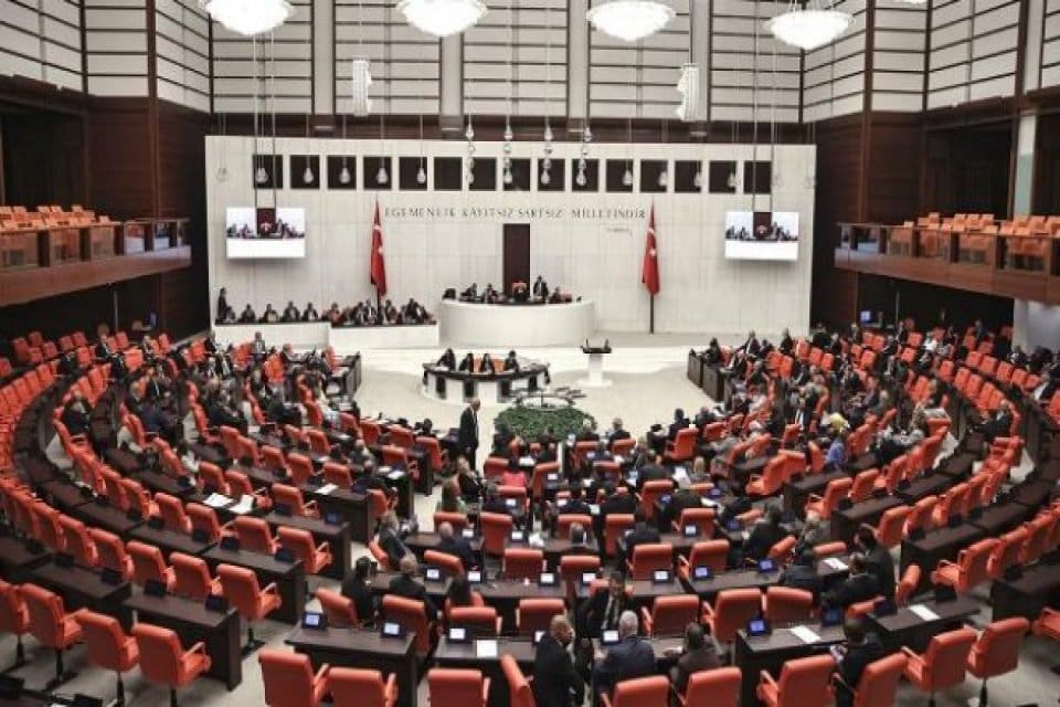 Radyo Televizyon &Uuml;st Kurulu konusundaki d&uuml;ğ&uuml;m &ccedil;&ouml;z&uuml;l&uuml;yor. G&ouml;zler T&uuml;rkiye B&uuml;y&uuml;k