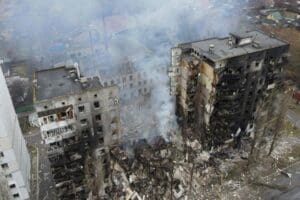 Rusya-Ukrayna savaşında &ouml;l&uuml; sayısı hızla y&uuml;kselirken, Kiev'de &ccedil;ekim yapan İngiliz