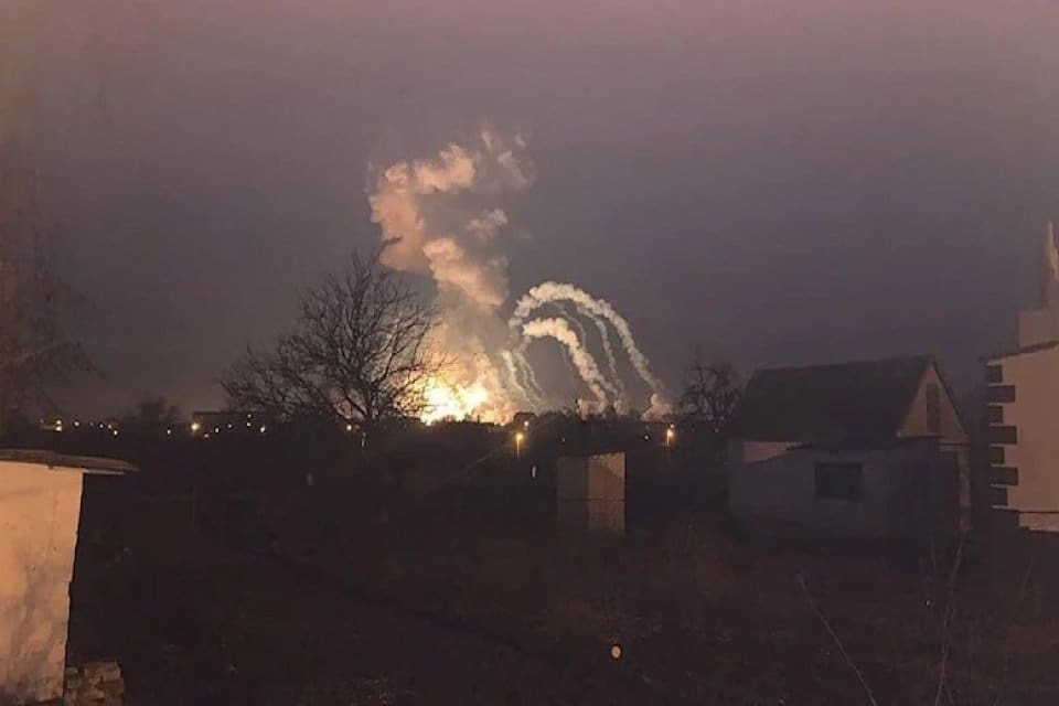 NATO &uuml;yesi Polonya'nın Ukrayna sınırında bulunan Przewodow k&ouml;y&uuml;ne kaynağı bilinmeyen