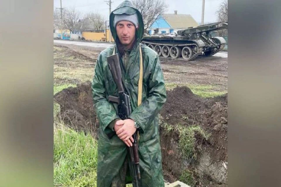 Rus ordusundan eski bir subay olan Konstantin Yefremov, Ukraynalı savaş
