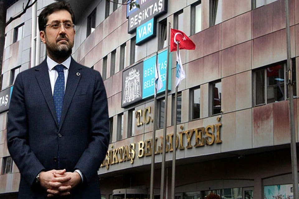 Beşiktaş Belediyesi'ne y&ouml;nelik 'r&uuml;şvet' soruşturması kapsamında yakalanarak adliyeye sevk edilen