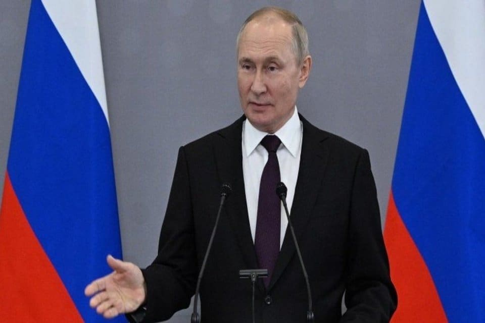 Rusya lideri Vladimir Putin, Ukrayna'da ilhak edilen d&ouml;rt b&ouml;lgede sıkıy&ouml;netim