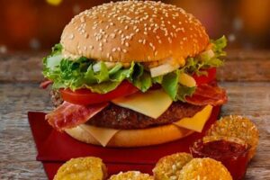 ABD'li hızlı servis restoran zinciri McDonald's'ın Rusya'daki restoranlarını kapatma kararı