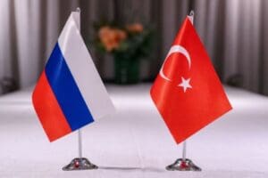 T&uuml;rkiye&rsquo;nin olası Suriye operasyonu b&ouml;lgede askeri hareketliliği artırırken, Rusya&rsquo;dan &ccedil;ok
