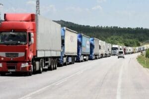 Rus h&uuml;k&uuml;meti, dost olmayan &uuml;lkelerin kara yolu taşımacılığında Rusya topraklarını