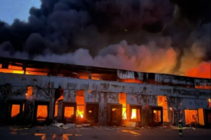 Ukrayna Acil Durum ekipleri d&uuml;n gece ge&ccedil; saatte Kiev b&ouml;lgesinde