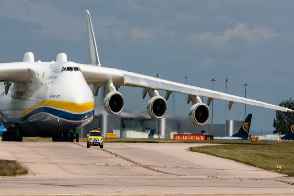 D&uuml;nyanın en b&uuml;y&uuml;k hava aracı Antonov-225 kargo u&ccedil;ağının Rusya'nın Kiev