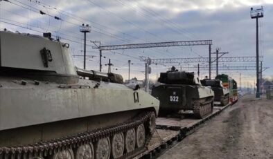 Rusya, Kırım’daki tatbikattan dönen birliklerin görüntüsünü paylaştı