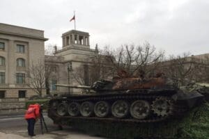 Almanya&rsquo;da Rusya&rsquo;nın Berlin B&uuml;y&uuml;kel&ccedil;iliğinin &ouml;n&uuml;ne, Ukrayna&rsquo;daki savaşta tahrip olan Rus