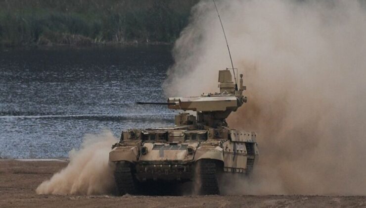 Rusya’nın tank birliklerinden Afganistan sınırında geçit