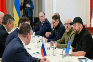 Rus askerlerinin Ukrayna&rsquo;nın başkenti Kiev&rsquo;e ilerleyişi s&uuml;rerken, Belarus'ta d&uuml;n ger&ccedil;ekleştirilen