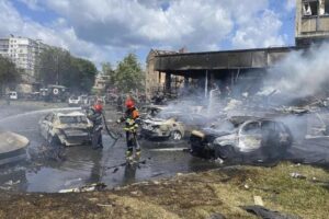 Rus ordusunun Ukrayna'nın Vinnytsia kentindeki bir iş merkezine ger&ccedil;ekleştirdiği f&uuml;zeli